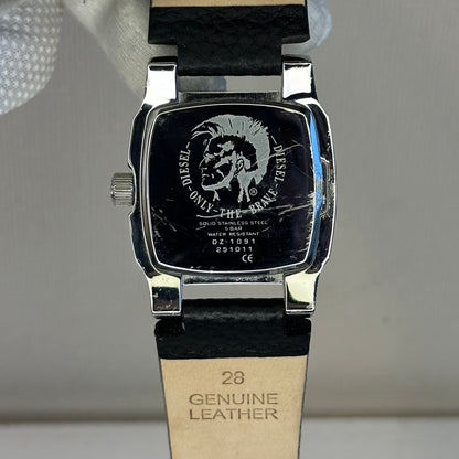 Reloj Diesel Cliffhanger DZ1091 Año 2009 Caja cuadrada y estética industrial Dial 24 horas