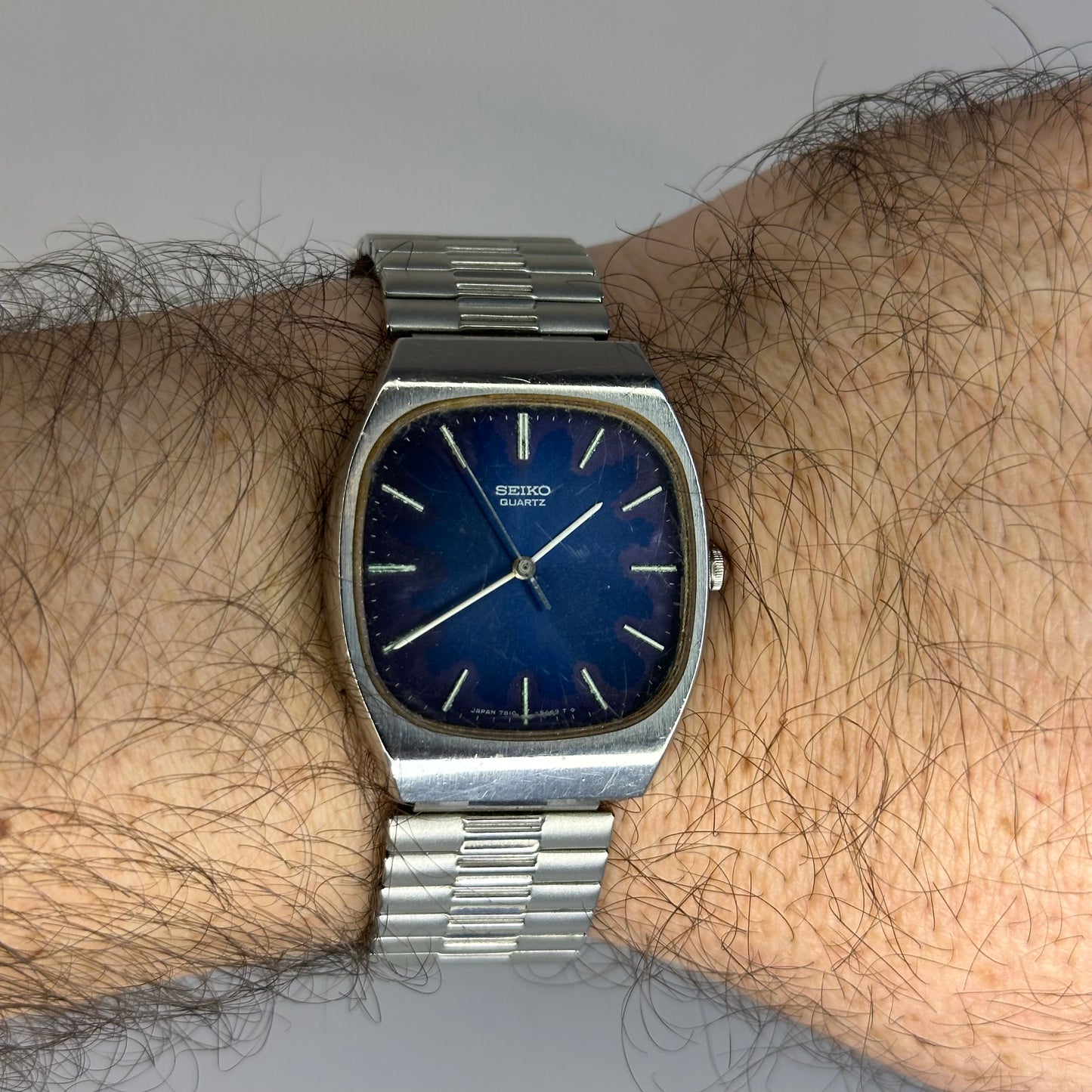 Reloj Seiko TV Quartz Hombre Febrero de 1978 Dial Azul Sunburst ÚNICO ÍCONO TV CASE
