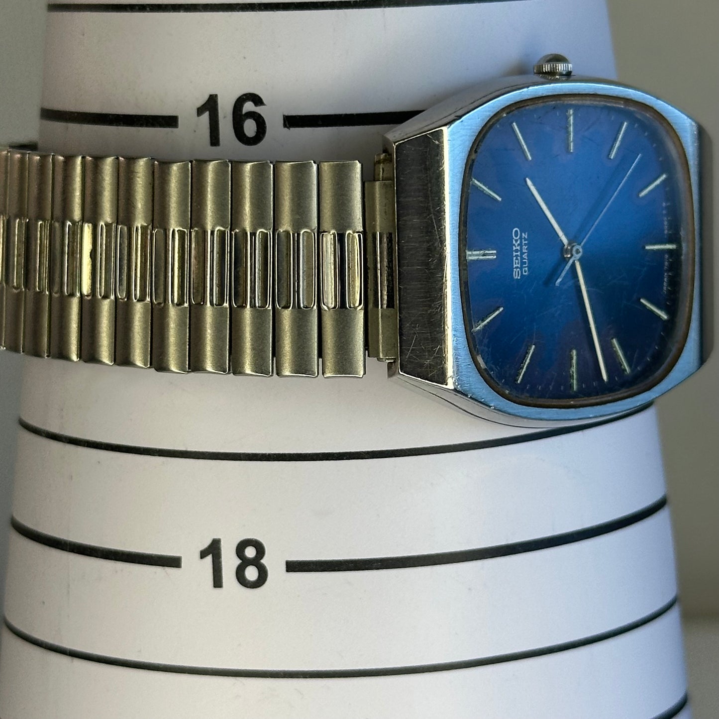 Reloj Seiko TV Quartz Hombre Febrero de 1978 Dial Azul Sunburst ÚNICO ÍCONO TV CASE