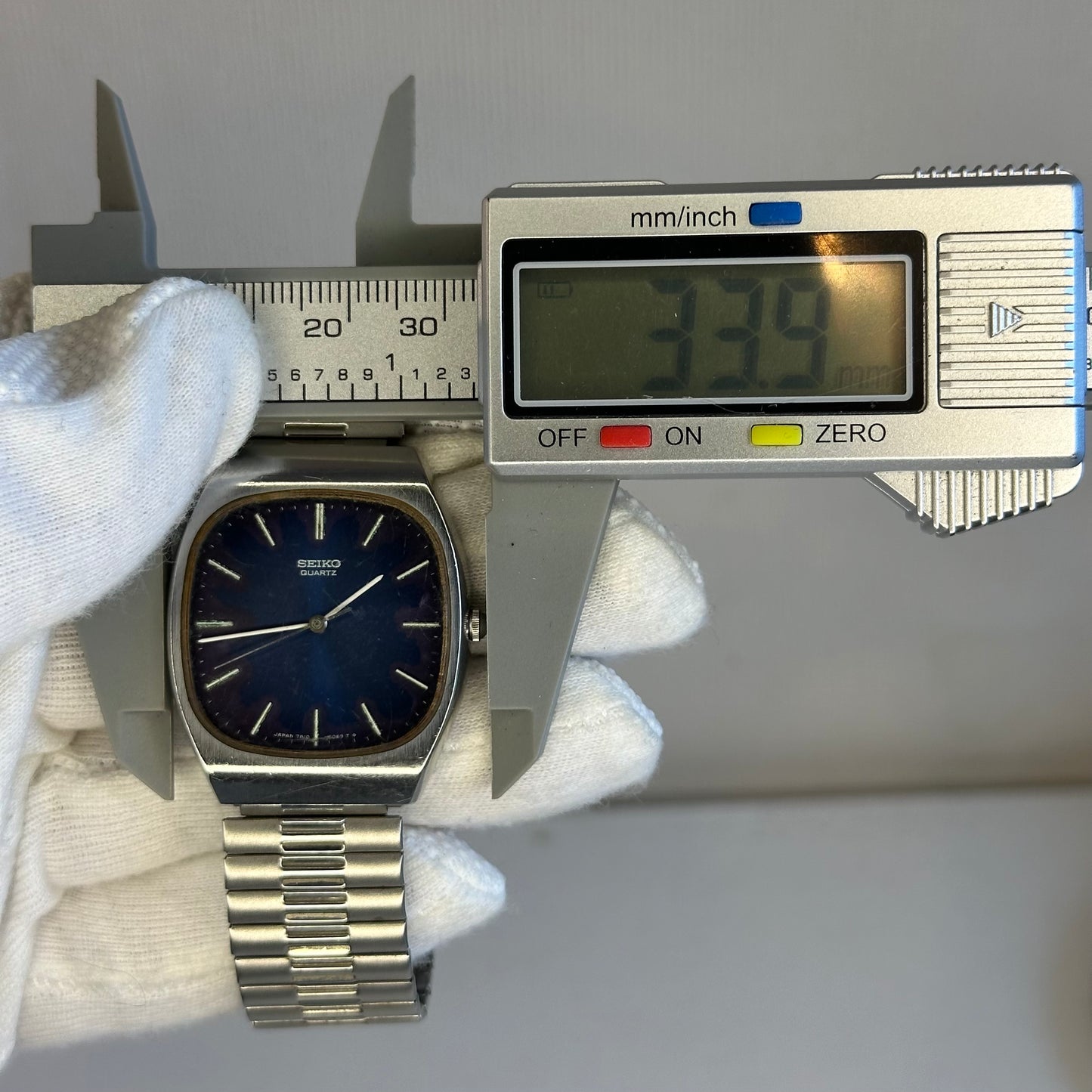 Reloj Seiko TV Quartz Hombre Febrero de 1978 Dial Azul Sunburst ÚNICO ÍCONO TV CASE
