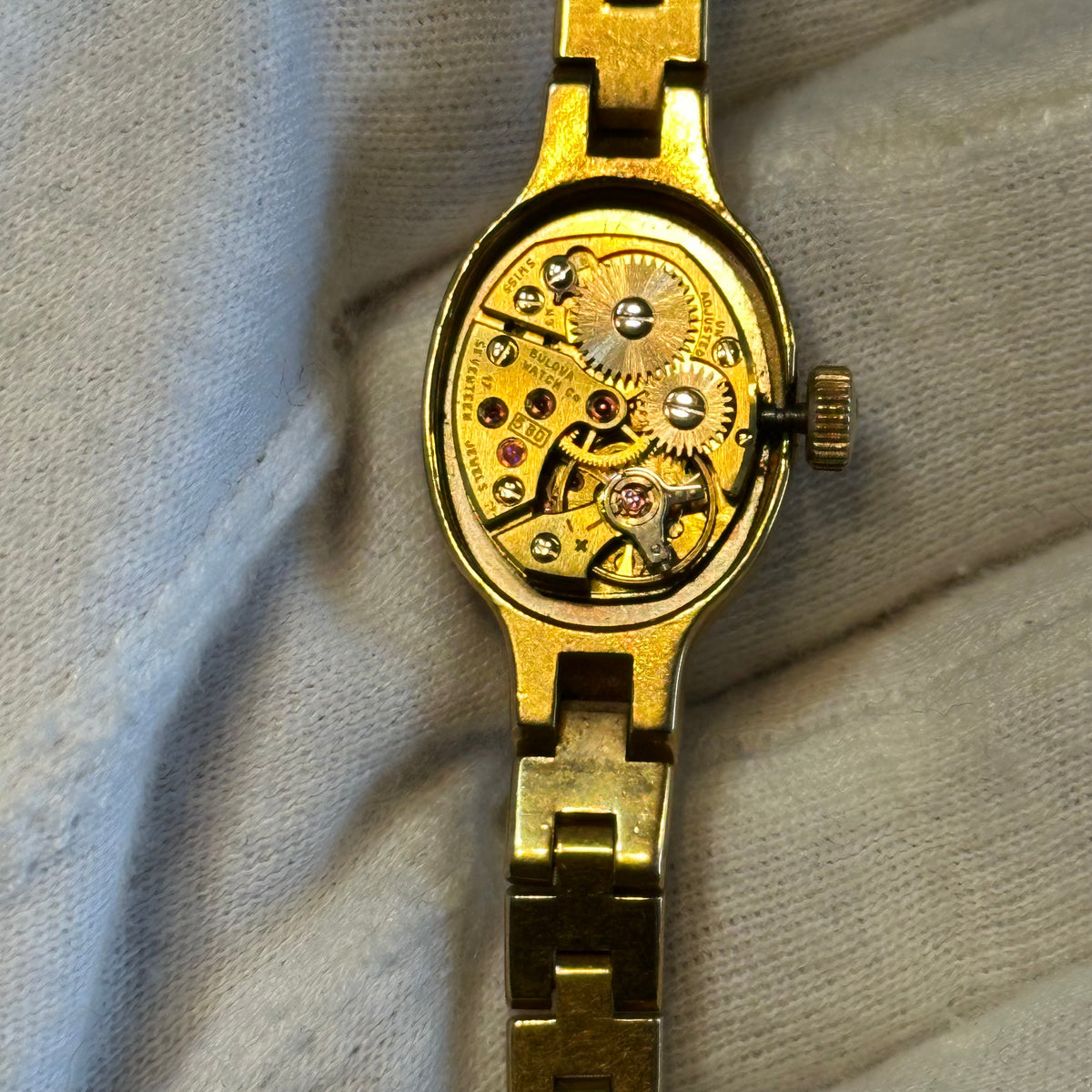 Reloj Joya Bulova Elab. en 1972 Calibre 6BD de 17 Rubíes Chapado en Oro ÚNICO