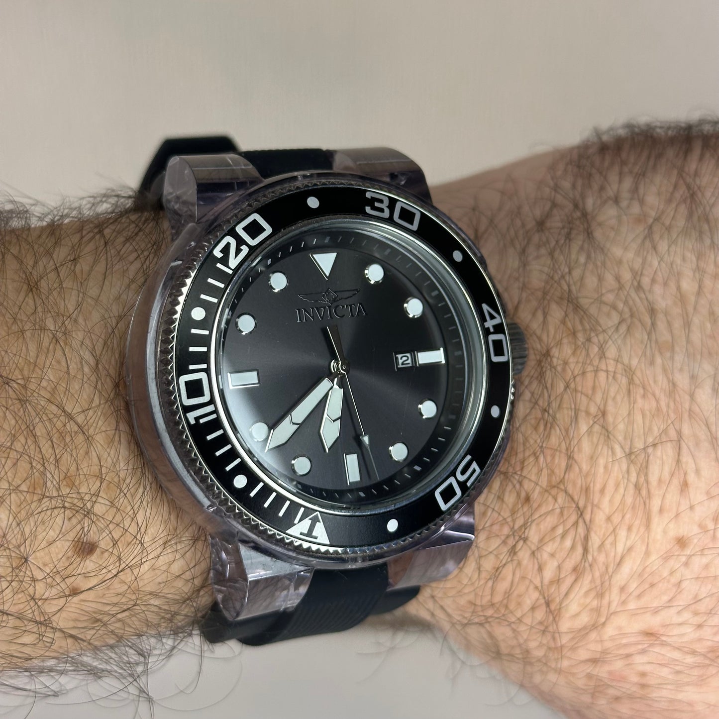 Reloj Invicta Pro Diver Hombre 32330 Caja translúcida Año 2019 Diseño Escamas
