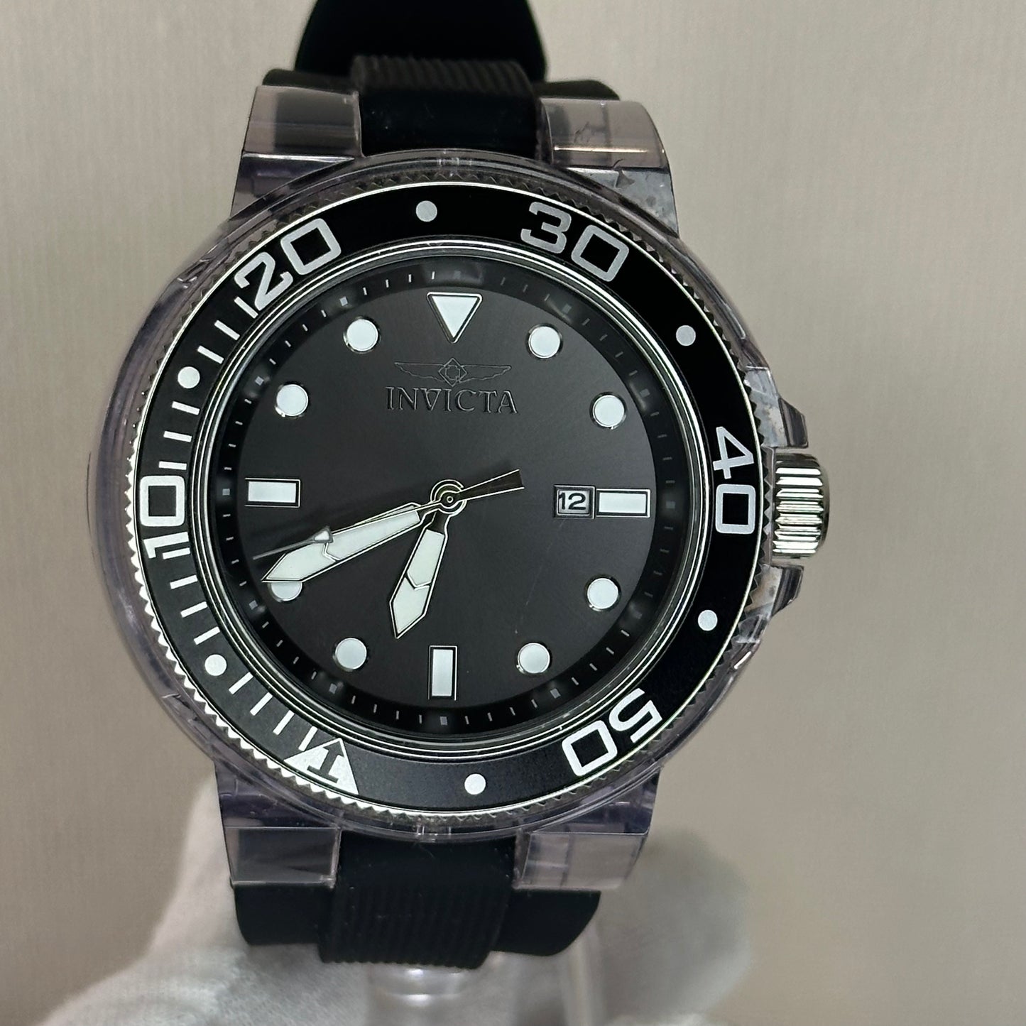 Reloj Invicta Pro Diver Hombre 32330 Caja translúcida Año 2019 Diseño Escamas