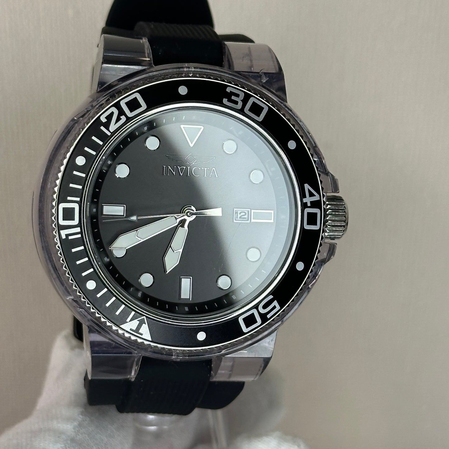 Reloj Invicta Pro Diver Hombre 32330 Caja translúcida Año 2019 Diseño Escamas