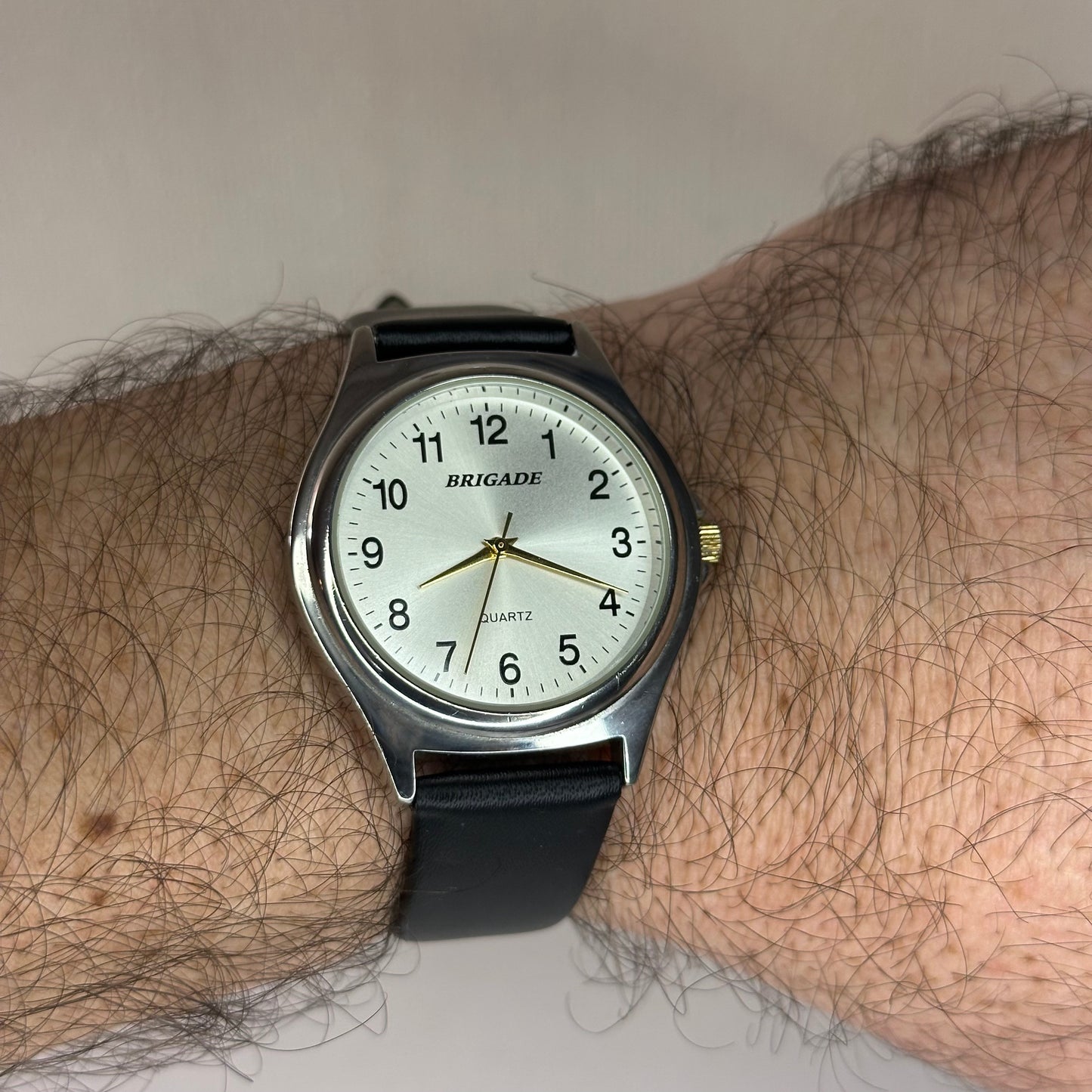 Reloj Brigade Hombre Elab. en 1999 Dial gris sunburst / Agujas doradas / Correa Nueva