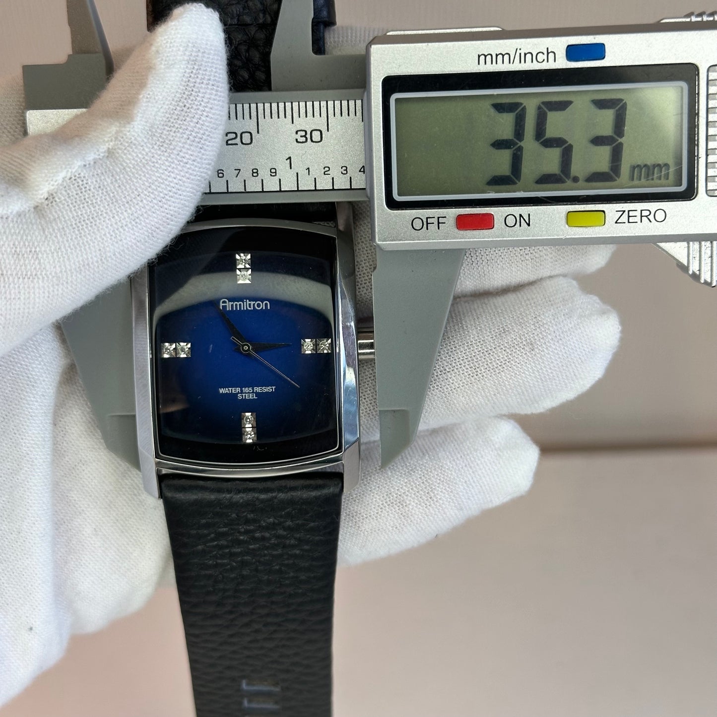 Reloj de hombre Armitron Dial azul degradé con cristales Elab. en 2009 NeoVintage
