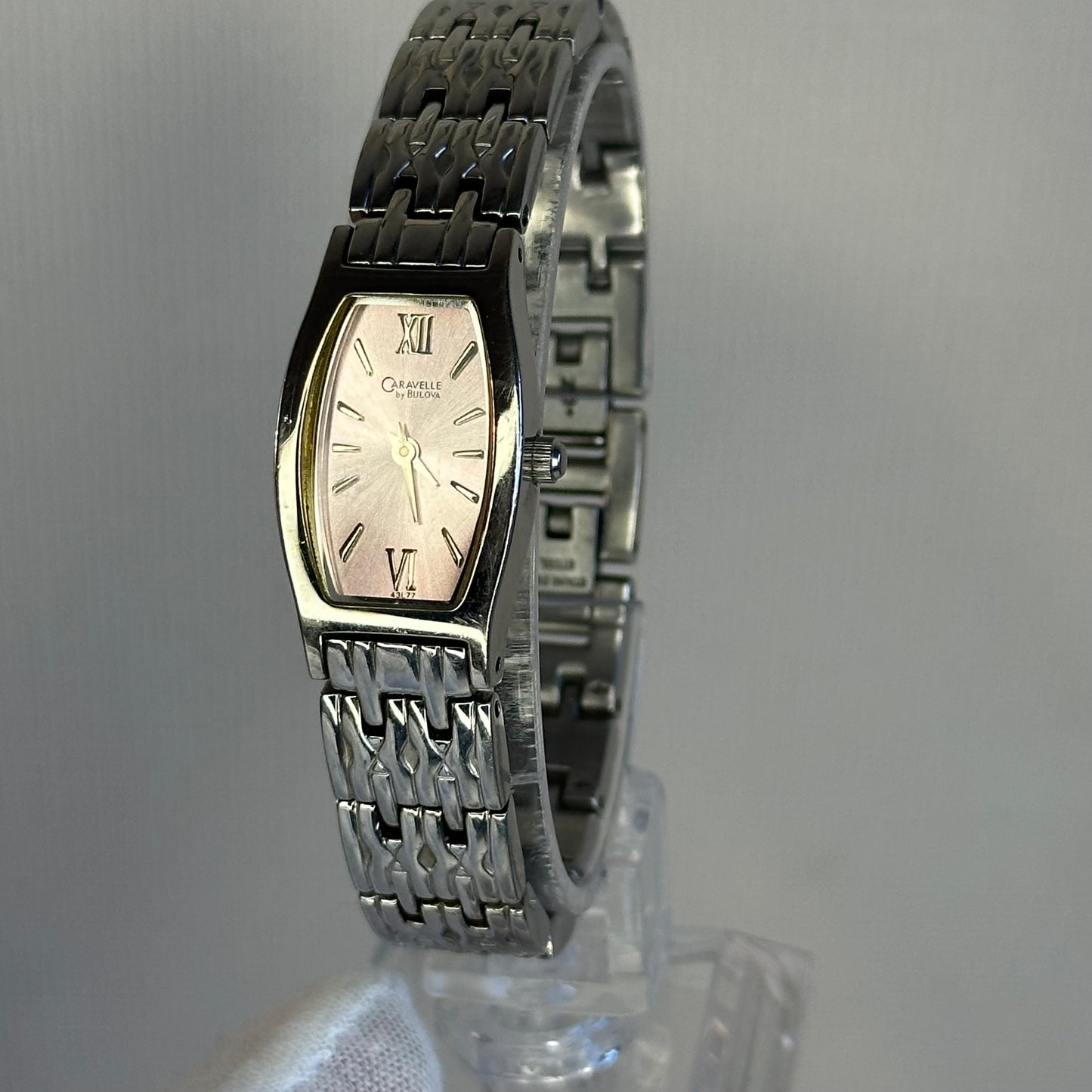 Reloj Joya Caravelle by Bulova 43L77 Año 2005 Esfera rosada Sunray y Caja Tonneau