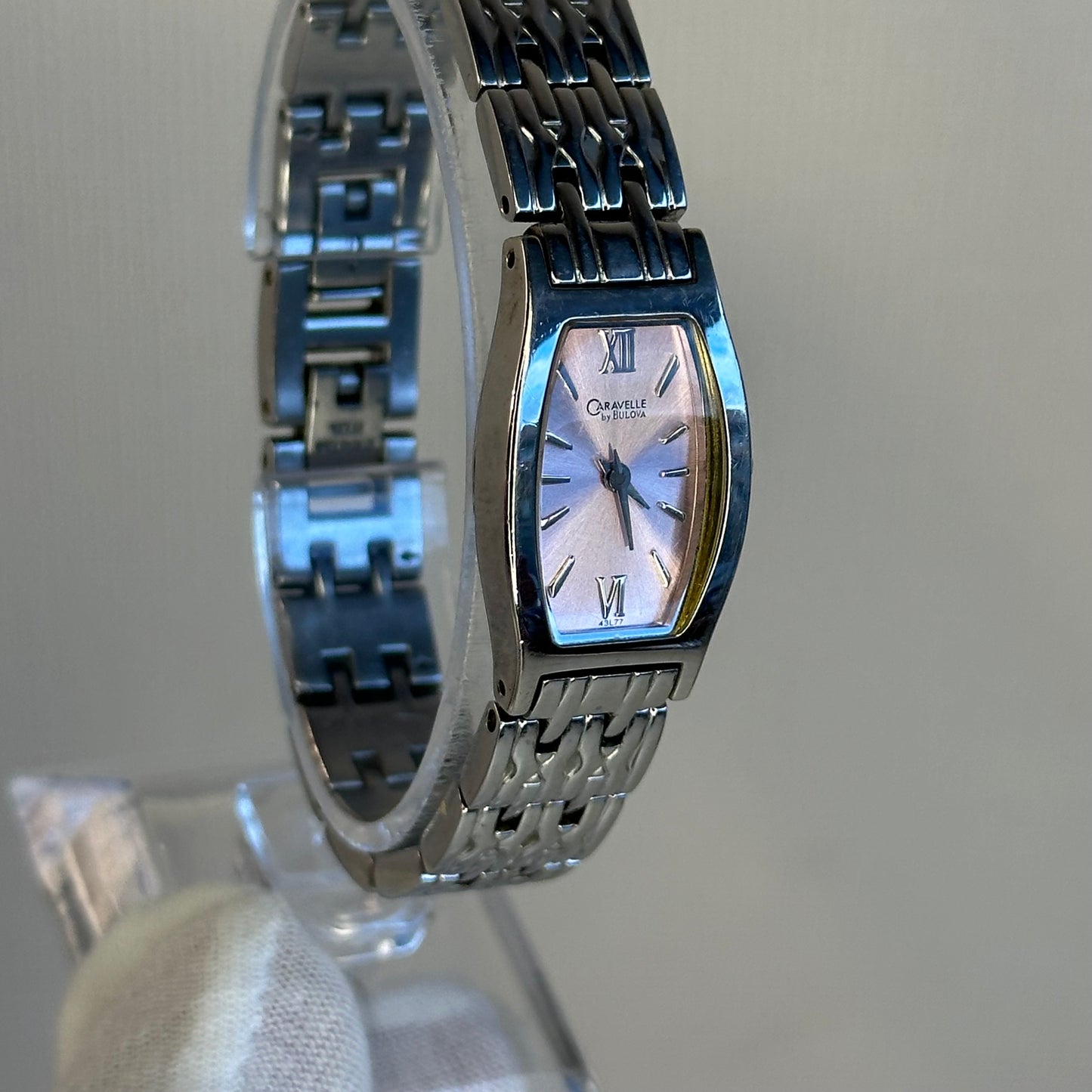 Reloj Joya Caravelle by Bulova 43L77 Año 2005 Esfera rosada Sunray y Caja Tonneau
