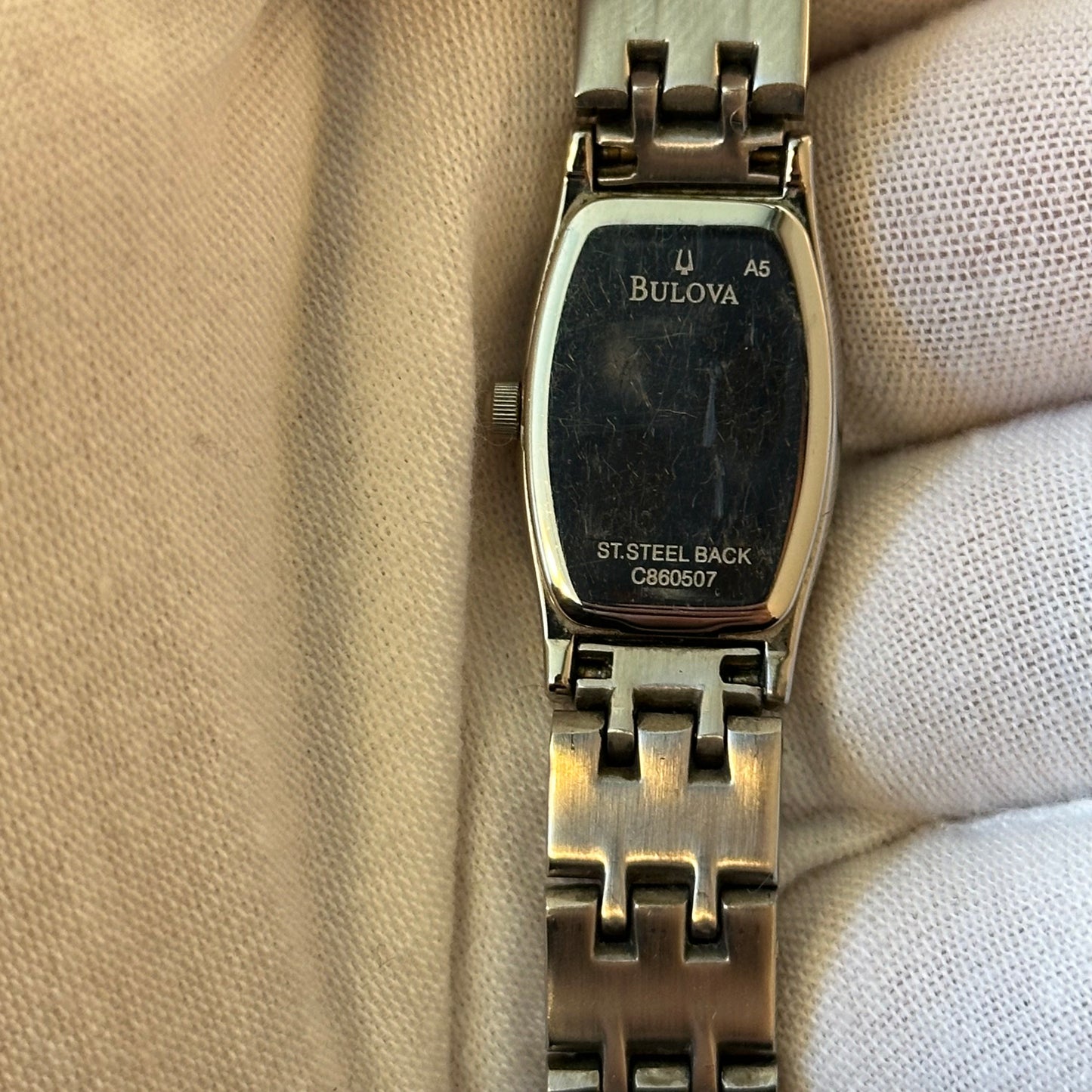 Reloj Joya Caravelle by Bulova 43L77 Año 2005 Esfera rosada Sunray y Caja Tonneau