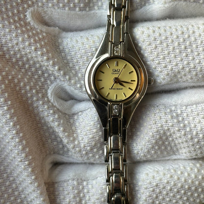 Reloj joya Q&Q G957-400 HWD brazalete integrado Años 2000s Impecable
