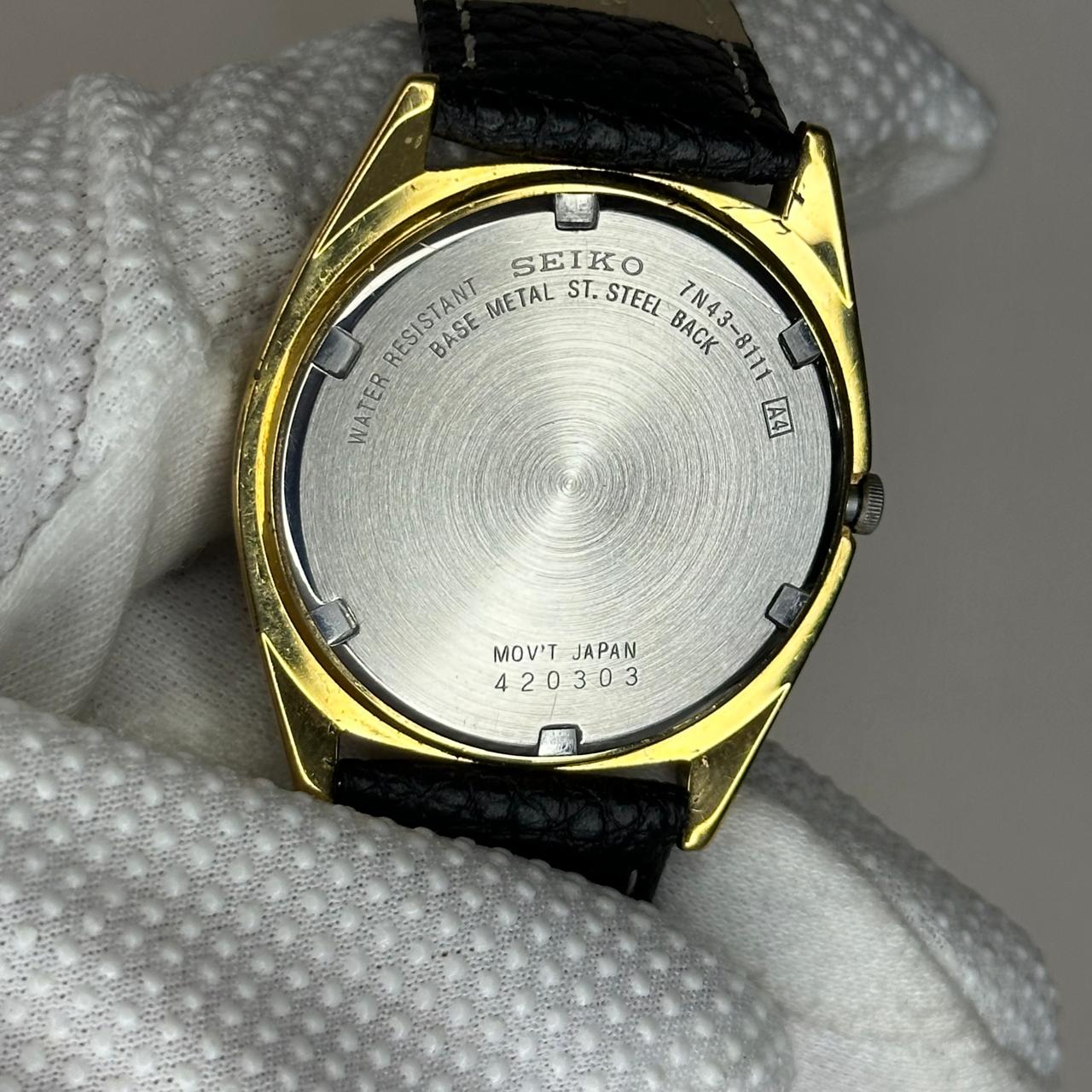 Reloj Seiko 7N43-8111 President Style Febrero 1994 Day-Date Negro 36mm