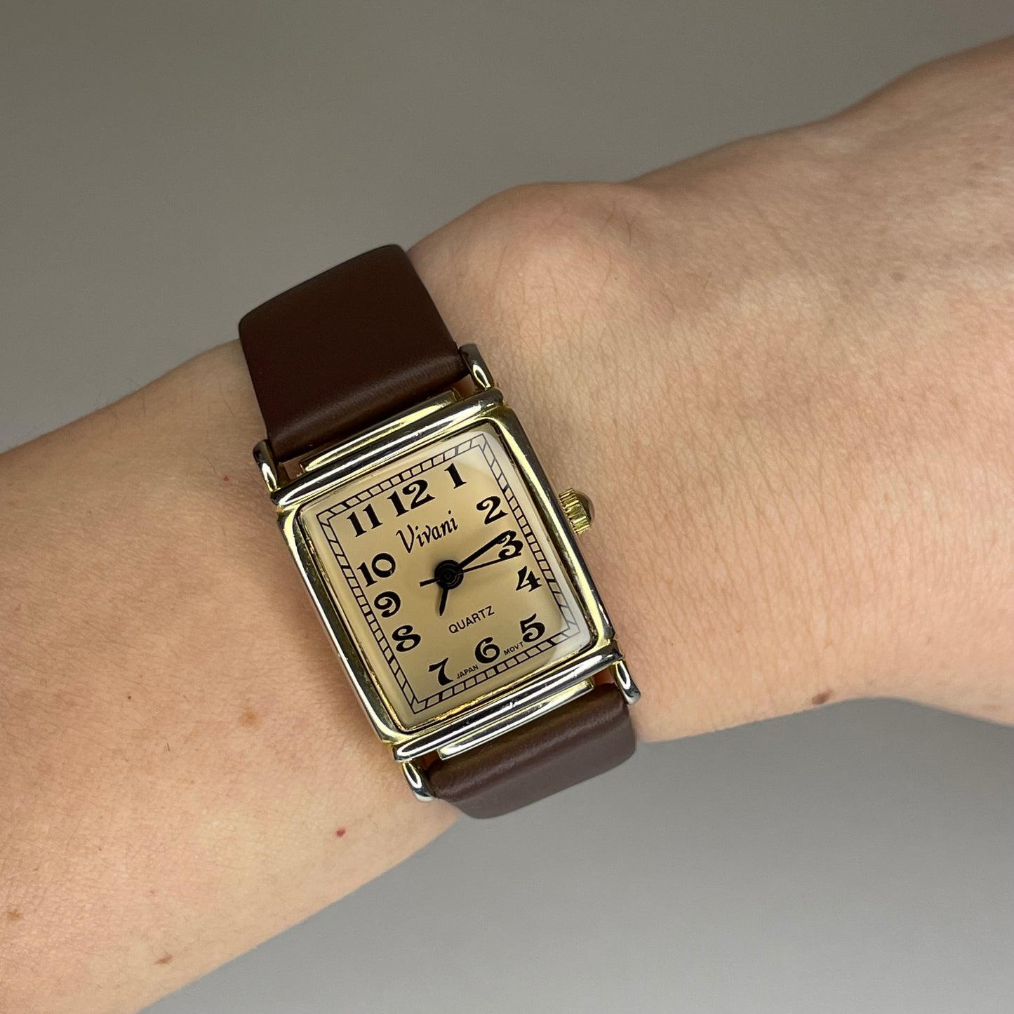 Reloj de mujer Vivani 1990 Tonalidad Ámbar Pulsera nueva Funciona perfecto Art Déco reinterpretado - fotografía 3