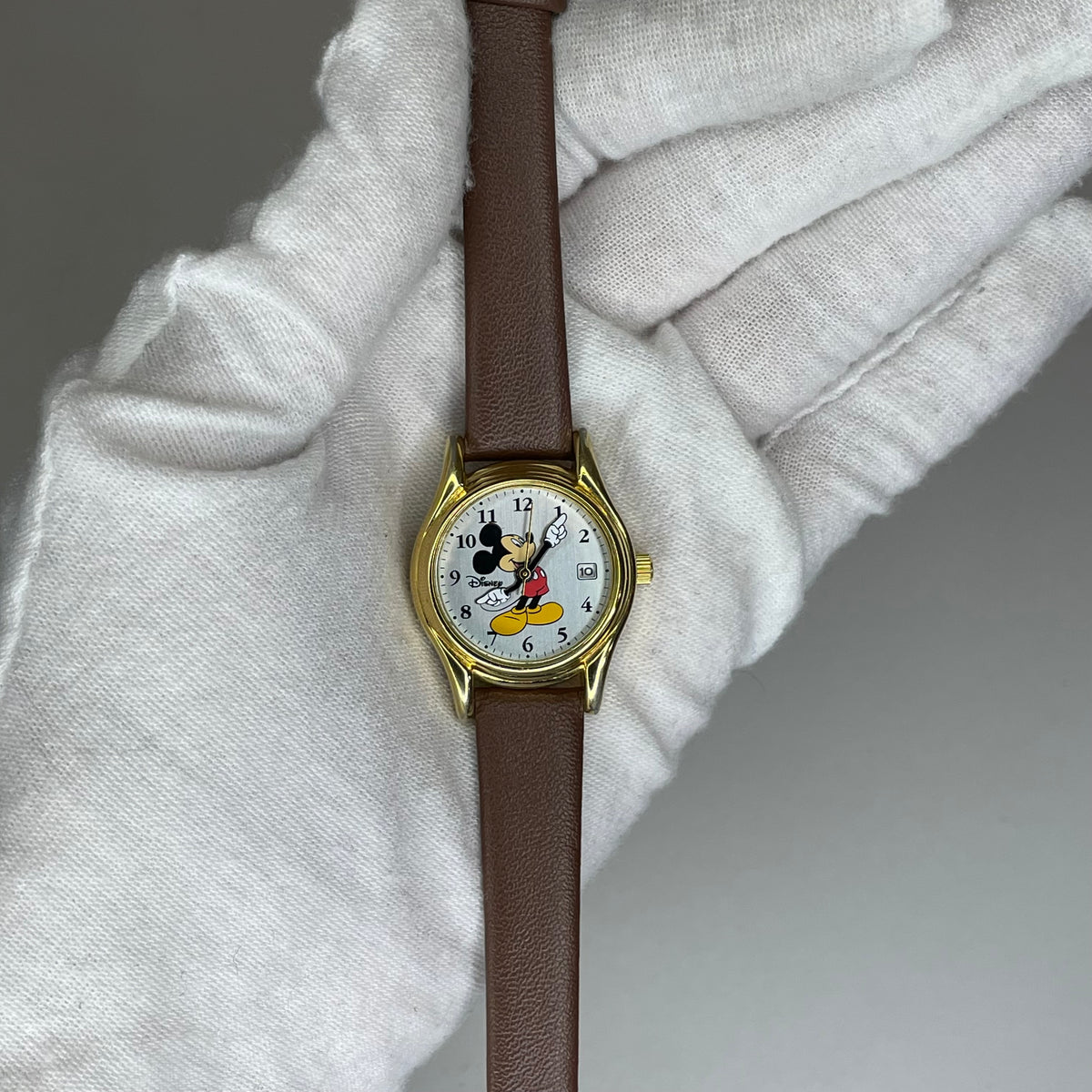 Reloj Disney Mickey Mouse MC 0076 con brazos indicadores y fechador Año 1998 Un clásico — imagen 5