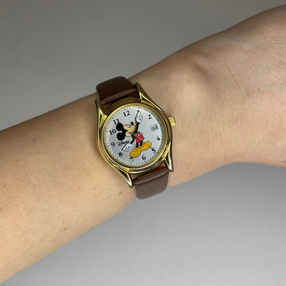 Reloj Disney Mickey Mouse MC 0076 con brazos indicadores y fechador Año 1998 Un clásico — imagen 9