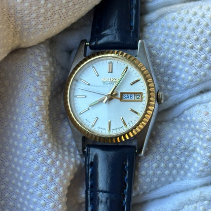 Seiko Quartz Mujer Bisel estriado dorado y calendario Día-Fecha Año 1995 Impecable
