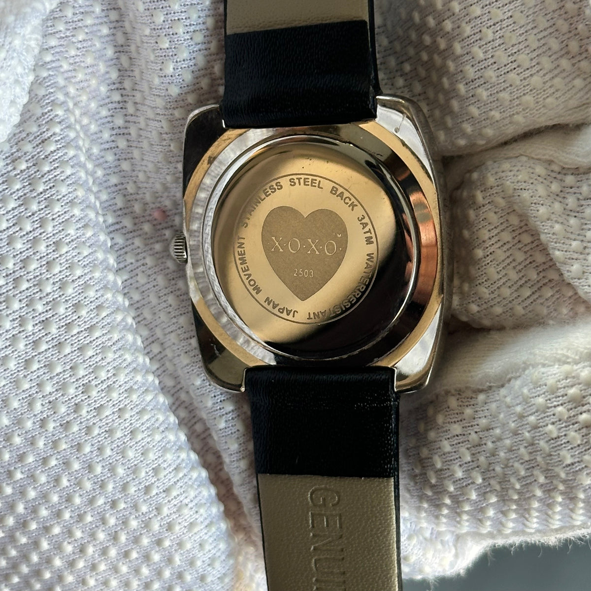 Reloj XOXO 2503 vintage - tapa posterior