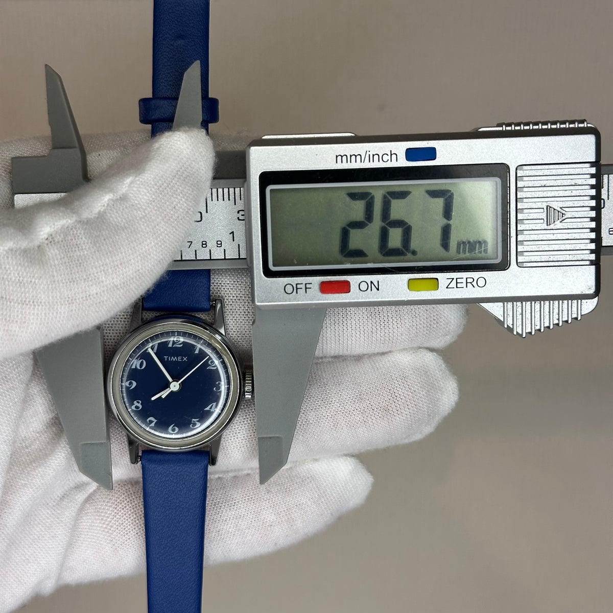 Reloj Timex Mujer A Cuerda Cavatina Elaborado en 1970 Funciona perfecto Modernismo gráfico - imagen 3