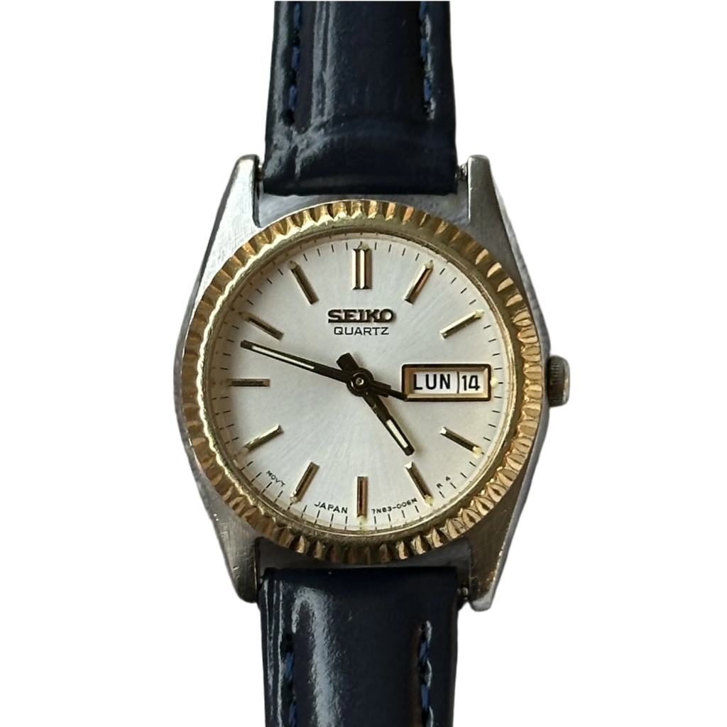 Reloj Seiko Quartz Mujer Bisel estriado dorado y calendario Día-Fecha Año 1995 Impecable
