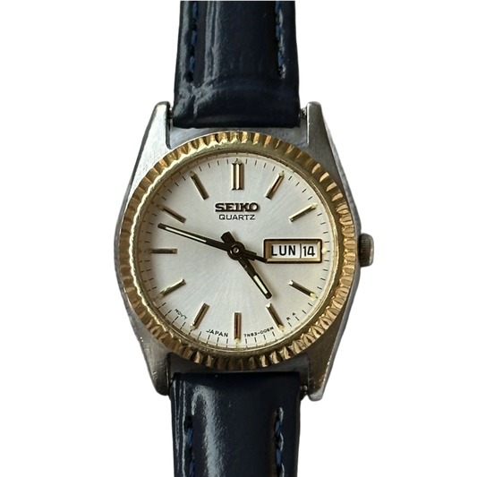 Reloj Seiko Quartz Mujer Bisel estriado dorado y calendario Día-Fecha Año 1995 Impecable