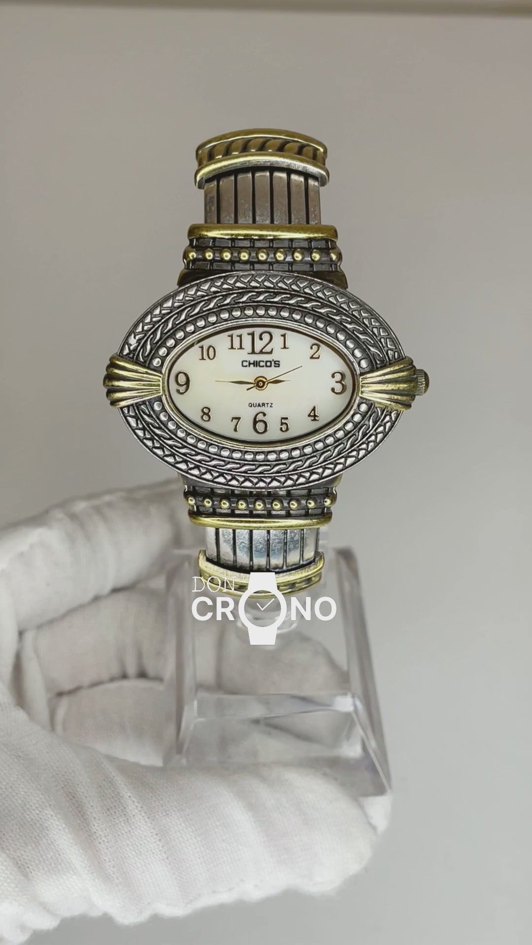 Reloj Joya Chico’s ovalado bicolor / brazalete ornamental Año 2005 Estética Bohemia y Western