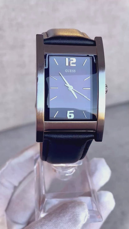 Reloj GUESS Hombre Rectangular Burdeo Oscuro Año 2010