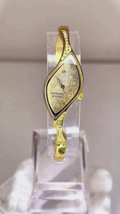 Reloj Titan Raga 9710YM01A (2013) Tata Group India / Reloj Joya de Diseño