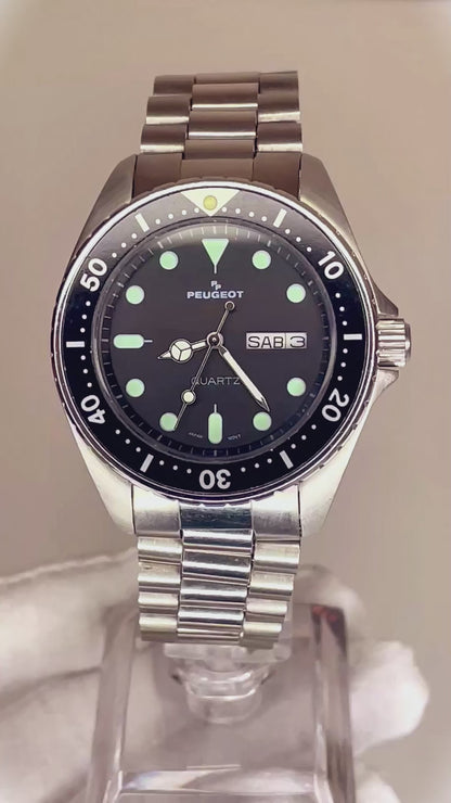Reloj Peugeot Quartz Day-Date 10 ATM Hombre Diver Style en acero 1992