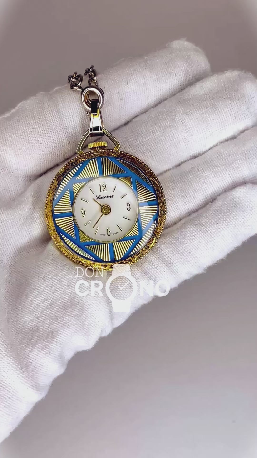 Reloj Colgante A Cuerda Lucerne SUIZO Azul y Dorado Elab. en 1970 Revival Art Déco