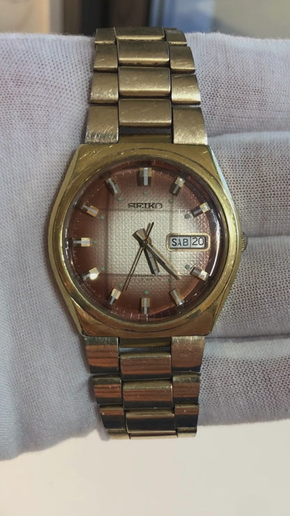 Seiko Automático Vintage 1977 Cristal Facetado Cara Cobre.