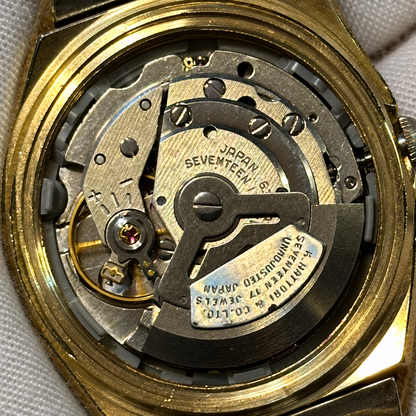 SKU 1104 - Movimiento de reloj en primer plano.png