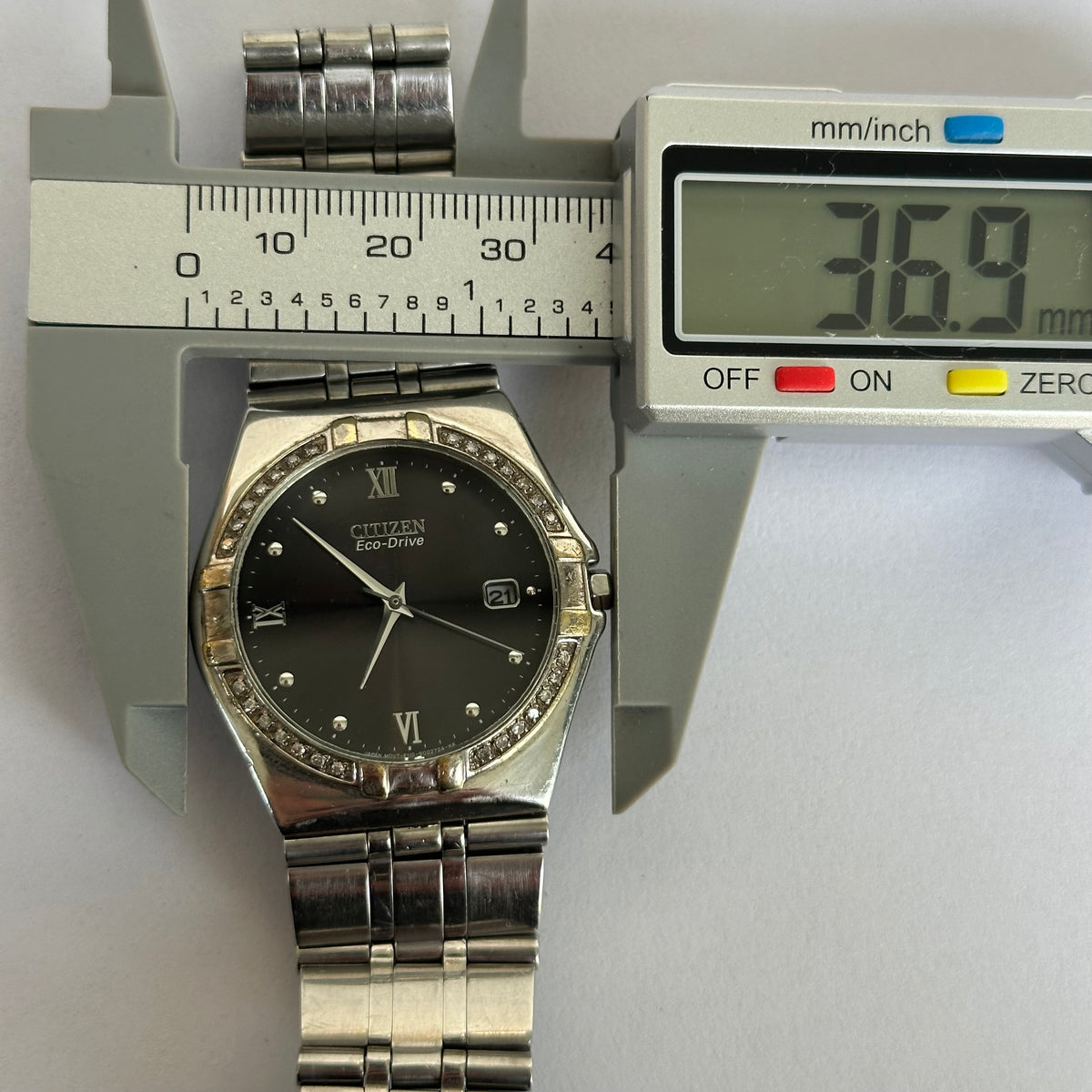 Citizen Hombre Elektra Eco-Drive con 28 Diamantes Naturales Sept. de 2005 — IMG_2575.jpeg