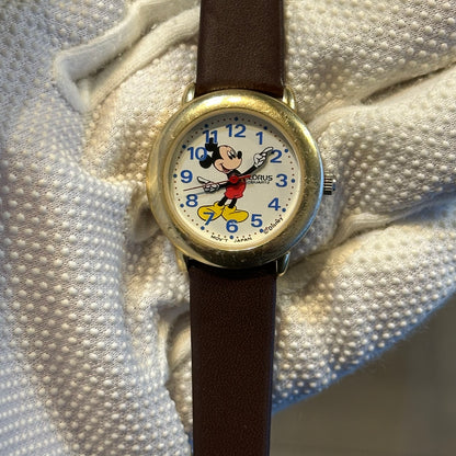 Lorus by SEIKO Mujer Disney Mickey Mouse con brazos móviles Año 1989 — IMG_2497.jpeg