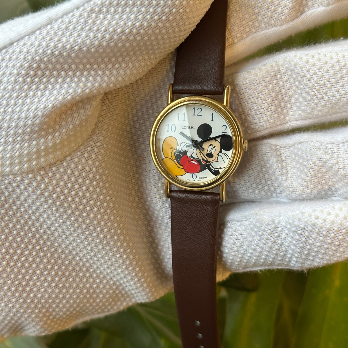 Reloj Lorus by Seiko Disney Mickey Mouse 30mm Unisex V501-8S10 Mickey recostado Año 1994 — IMG_9908.jpeg