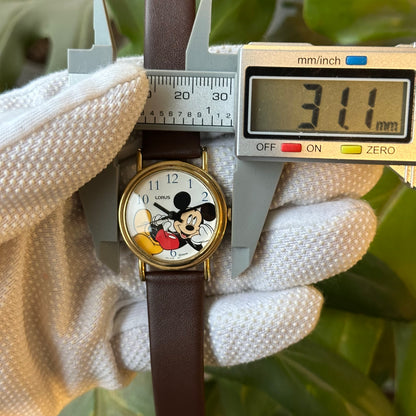 Reloj Lorus by Seiko Disney Mickey Mouse 30mm Unisex V501-8S10 Mickey recostado Año 1994 — IMG_9912.jpeg