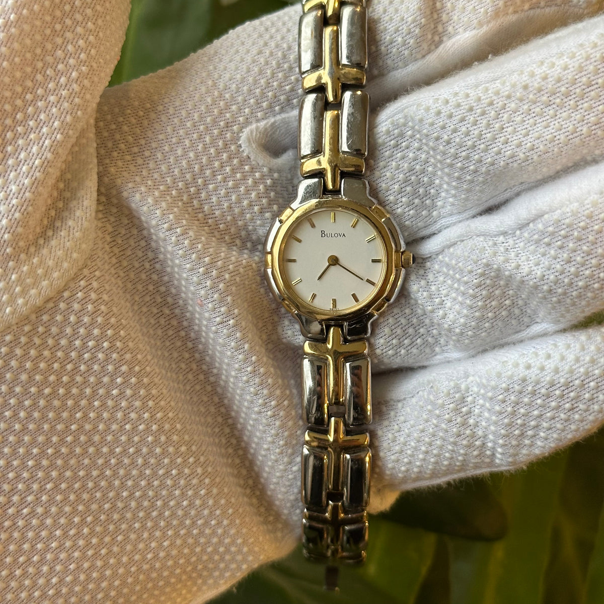 Reloj Joya Bulova TwoTone Brazalete de Eslabones Cruzados Año 1995 Favor Leer — IMG_9923.jpeg
