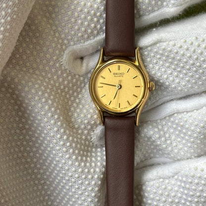 Seiko Mujer 1N01-0E19 Dial Dorado Satinado Sept. de 1998
