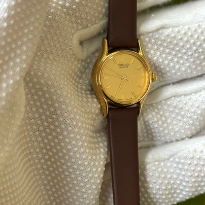 Seiko Mujer 1N01-0E19 Dial Dorado Satinado Sept. de 1998