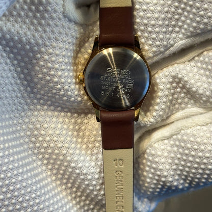 Seiko Mujer 1N01-0E19 Dial Dorado Satinado Sept. de 1998