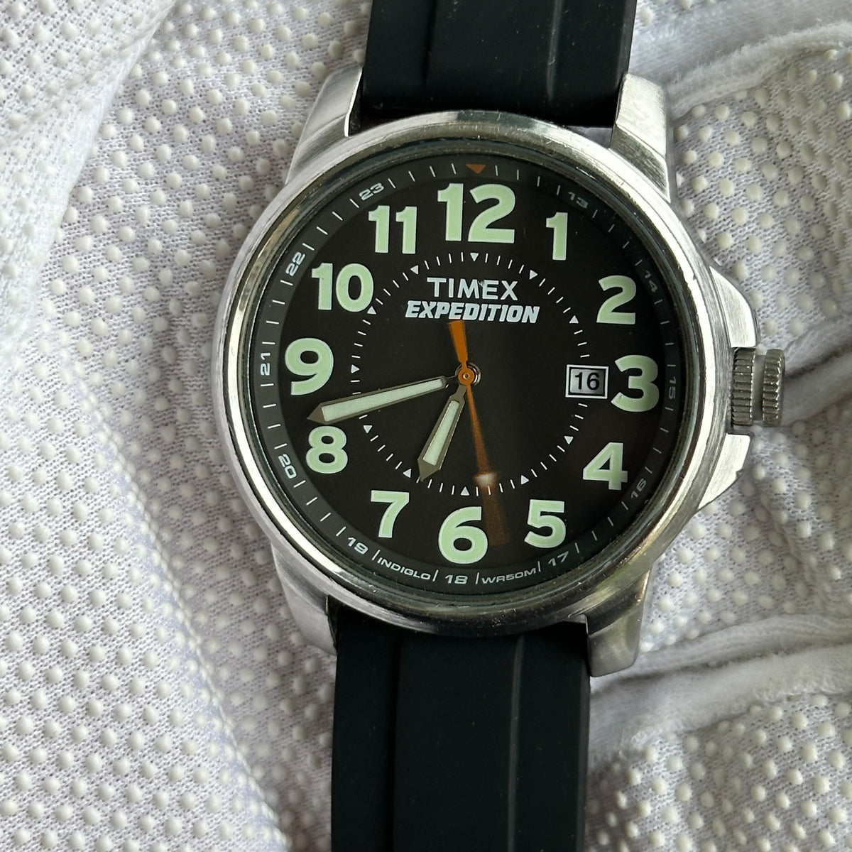 Timex Hombre Expedition de gran formato Dial iluminado Agosto 2017