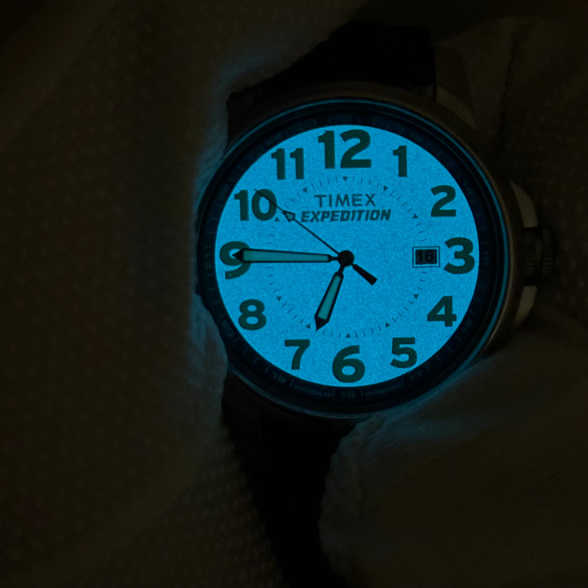 Timex Hombre Expedition de gran formato Dial iluminado Agosto 2017