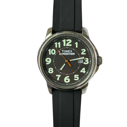 Timex Hombre Expedition de gran formato Dial iluminado Agosto 2017