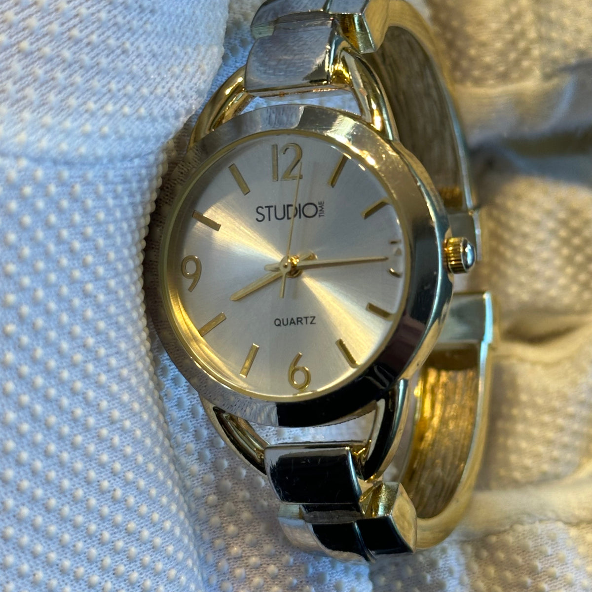 Reloj Joya Studio Time Bicolor con esfera satinada Año 2016 Impecable — fotografía adicional 2