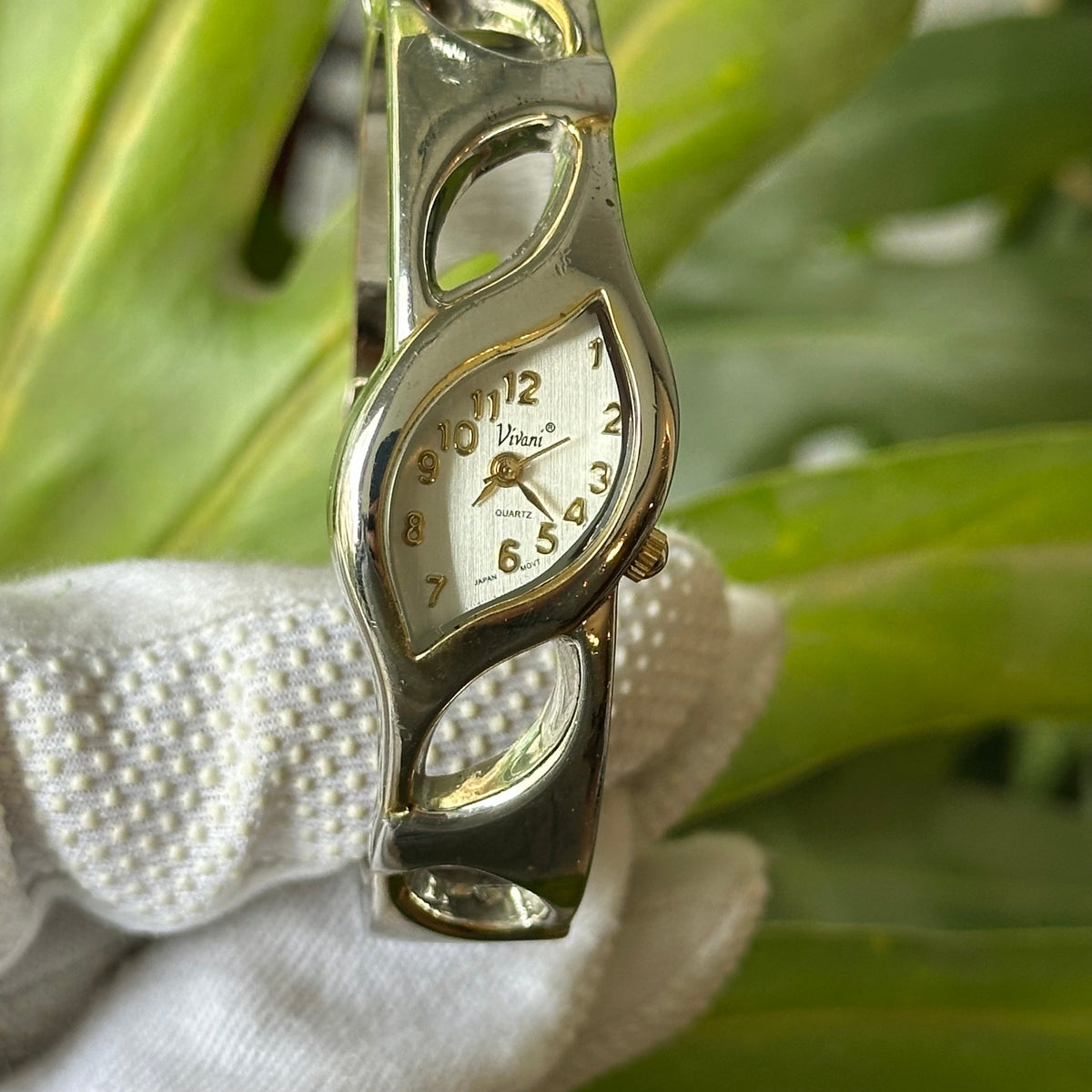 Reloj Joya Vivani 415T Mujer Diseño de Hoja y Brazalete Calado Bicolor Año 1998 — IMG_8658.jpeg