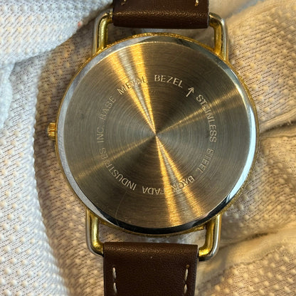 Reloj Gloria Vanderbilt Mujer Grande Números Dorados y Estética de Relojería Clásica Año 1996 — IMG_9529.jpeg