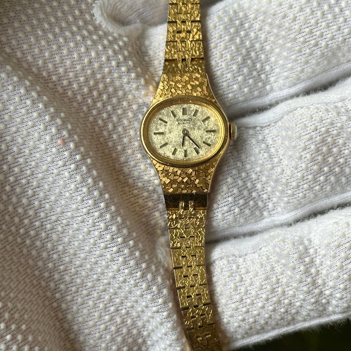 Reloj Joya SEIKO 4N00-5291 Dorado con Brazalete Texturado Abril de 1995 Estética Mosaico ÚNICO — IMG_9755.jpeg