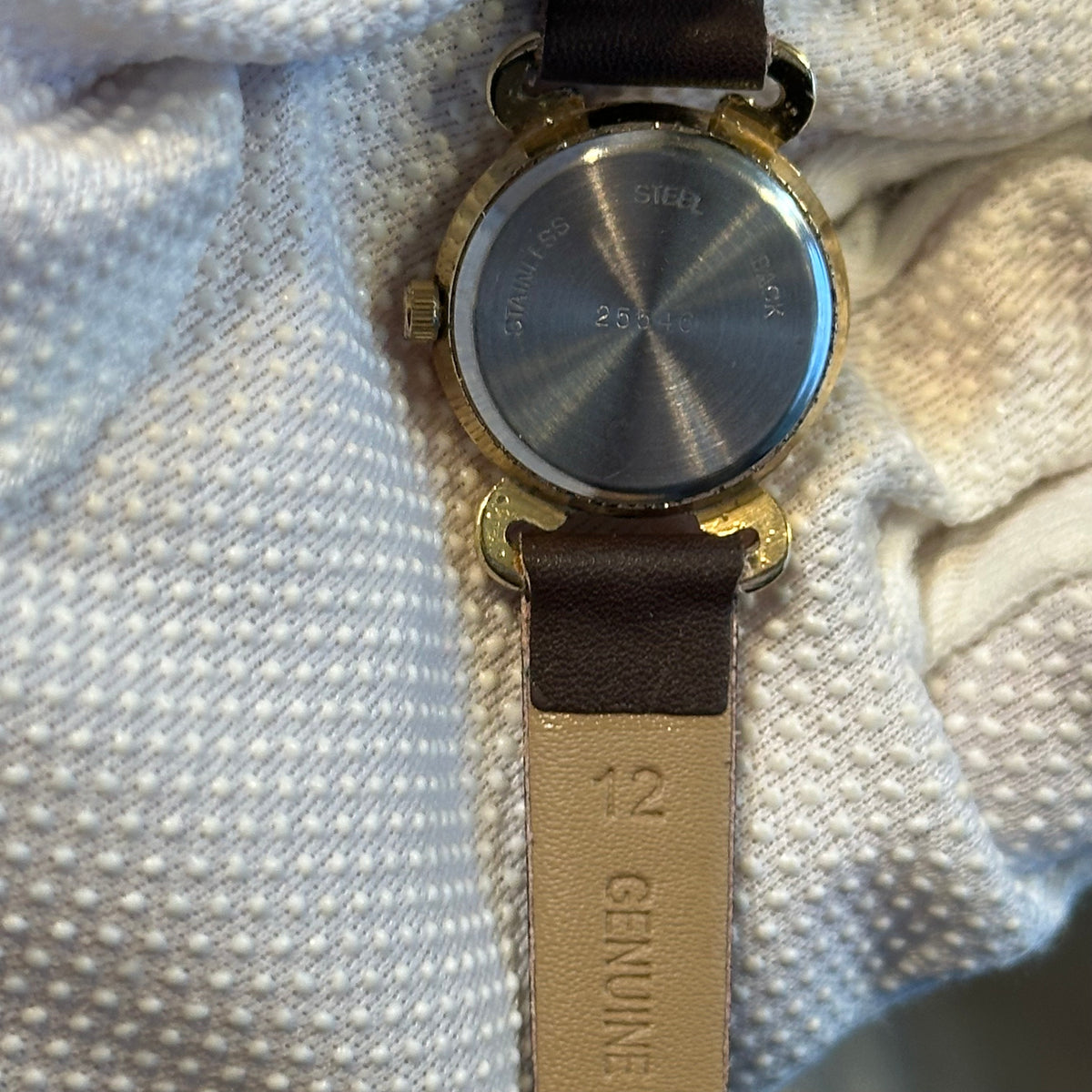 Reloj Cadence de Mujer Dorado con Números Romanos y Asas Decorativas Año 1992
