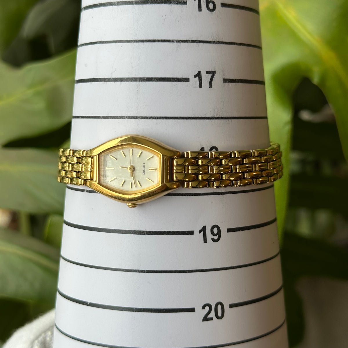 Reloj Joya SEIKO 1N01-5C19 Mujer Tonneau Dorado Diciembre de 1999
