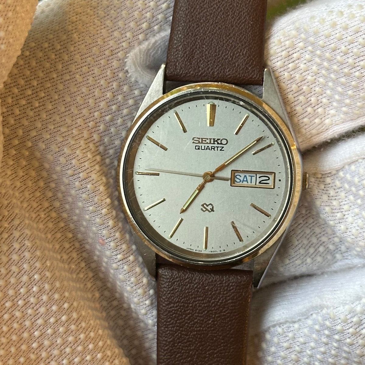 Reloj Seiko SQ 8123-8000 Hombre Bicolor con Día y Fecha Elaborado en Marzo de 1984 — IMG_9859.jpeg