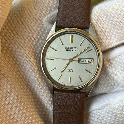 Reloj Seiko SQ 8123-8000 Hombre Bicolor con Día y Fecha Elaborado en Marzo de 1984 — IMG_9859.jpeg