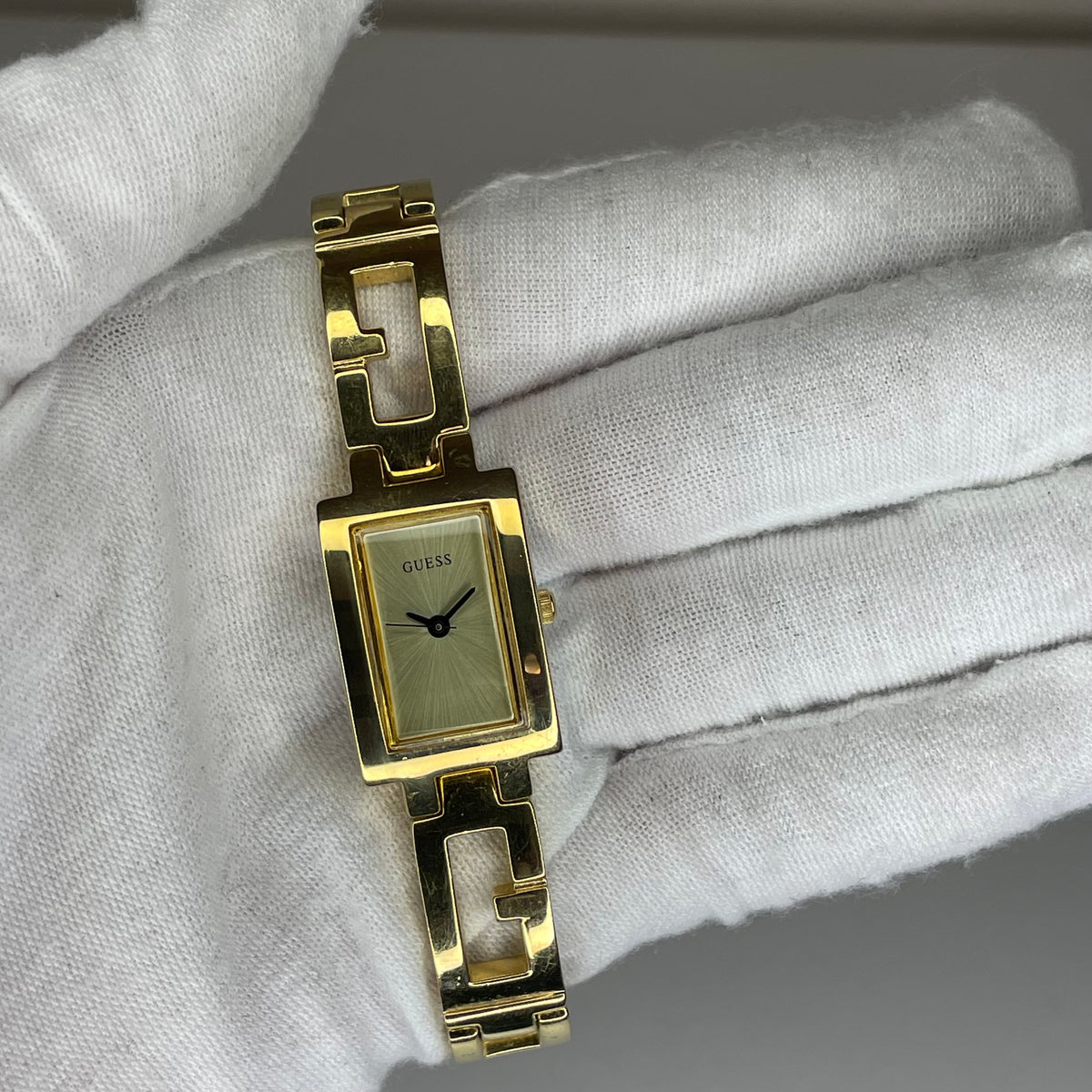 Reloj Joya GUESS Mujer G65771L dorado con brazalete de eslabones G Año 2002